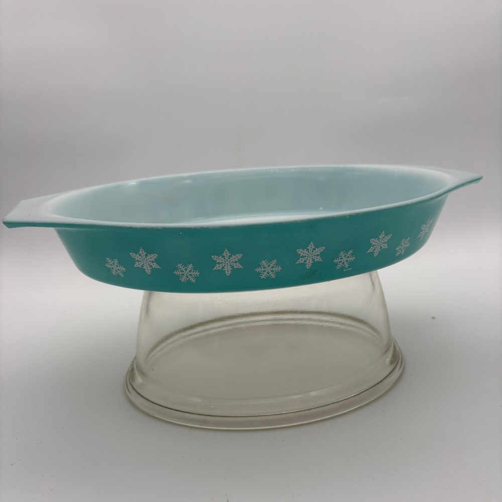 Vintage Pyrex Turquoise Snowflake 1.5 Quart Oval Casserole Dish 043 Made in USA